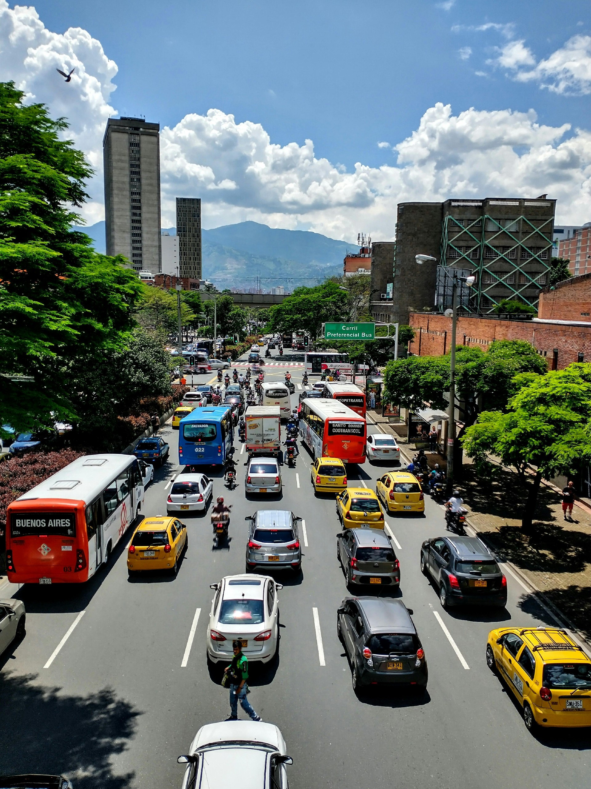 四通道 AI 智能 SD 车载 DVR EDM524